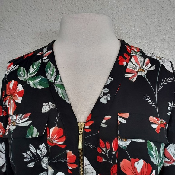 Express Black w/Red Floral Lightweight Blouse Size Small - Picture 3 of 12
